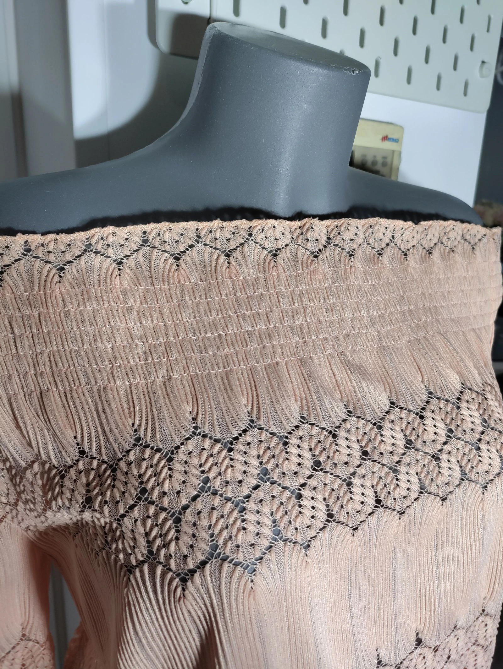 Zalige elastische blouse in zalmkleur May Shining Star met boothals – maat S/M (zie afmetingen) – photo 3